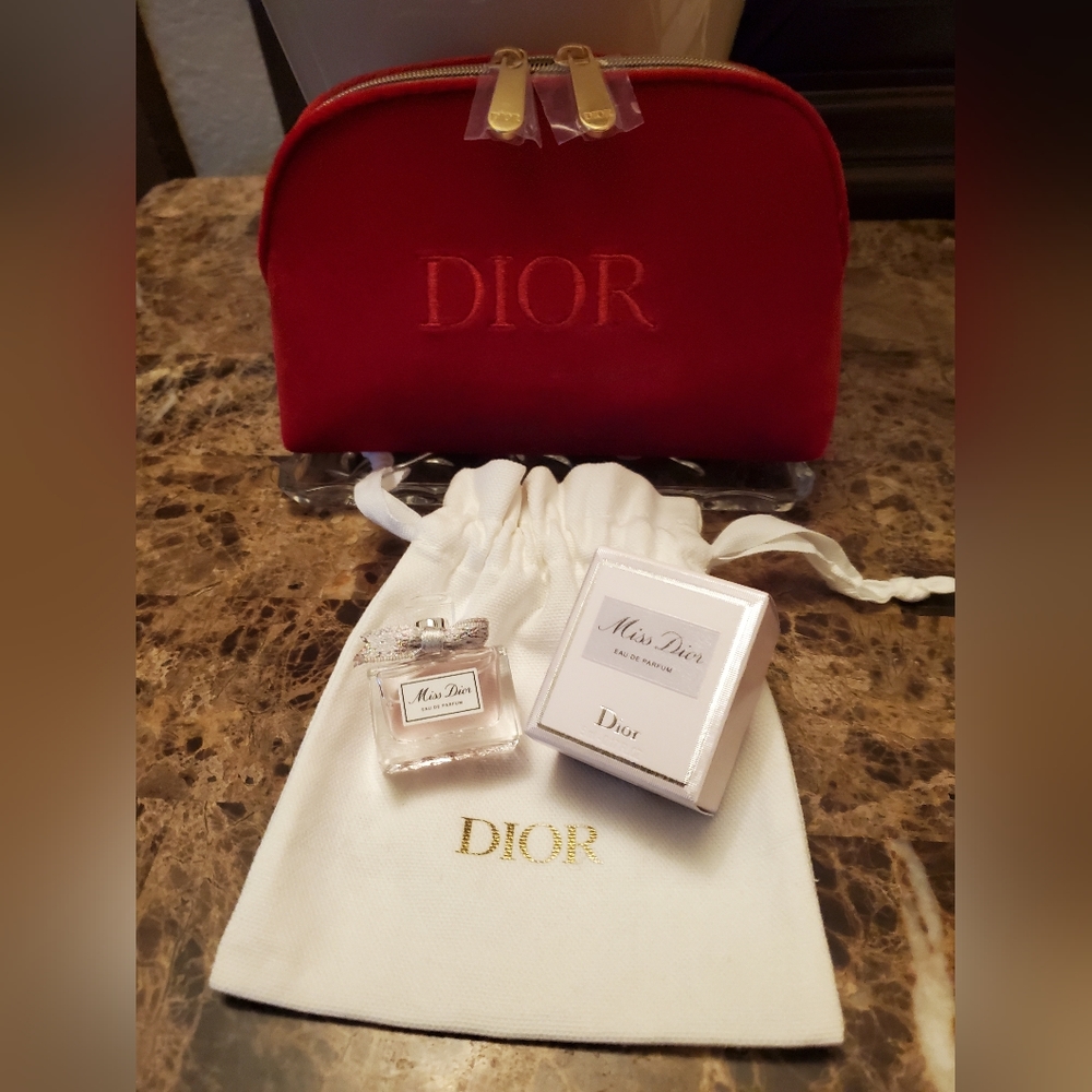 Red Pouch /Miniature Eau De Parfum Set Authentic CD